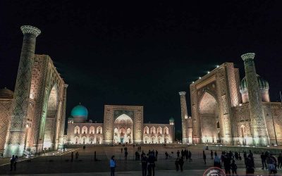La ciudad de Samarcanda de noche