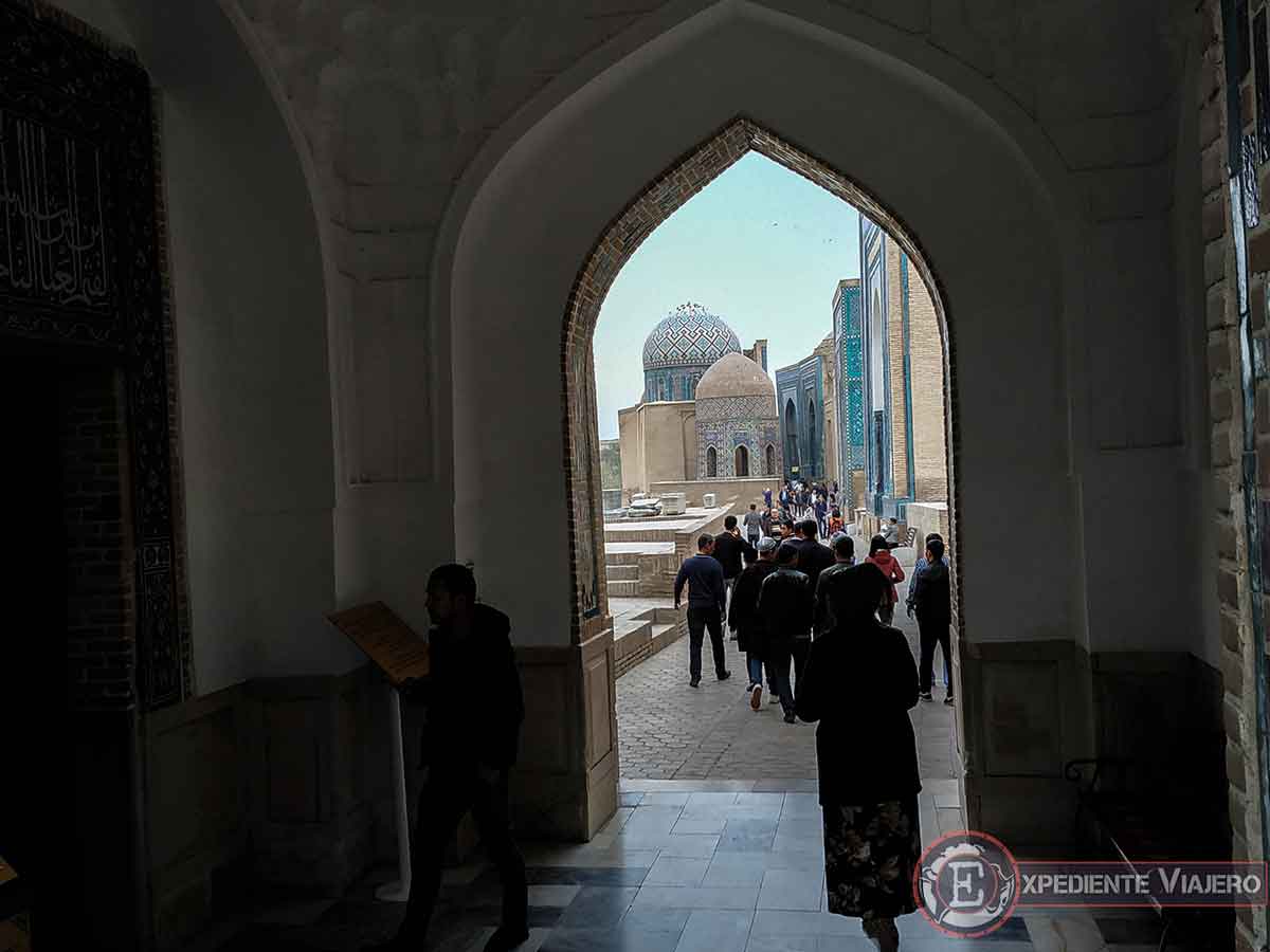 Vistas de Shah-i-Zinda junto al mausoleo de Kusam ibn Abbas