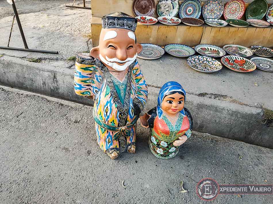 Figuras graciosas en Chorsu Bazaar