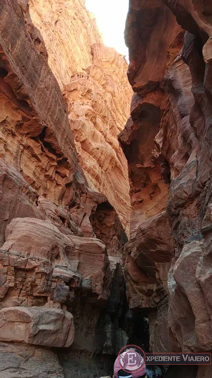 Qué hacer en el desierto de Wadi Rum: Khazali Canyon