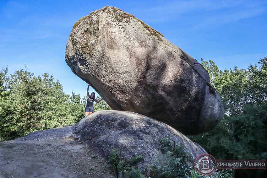 Empujar suave la Pena do Equilibrio en el Monte da Picaraña de Ponteareas