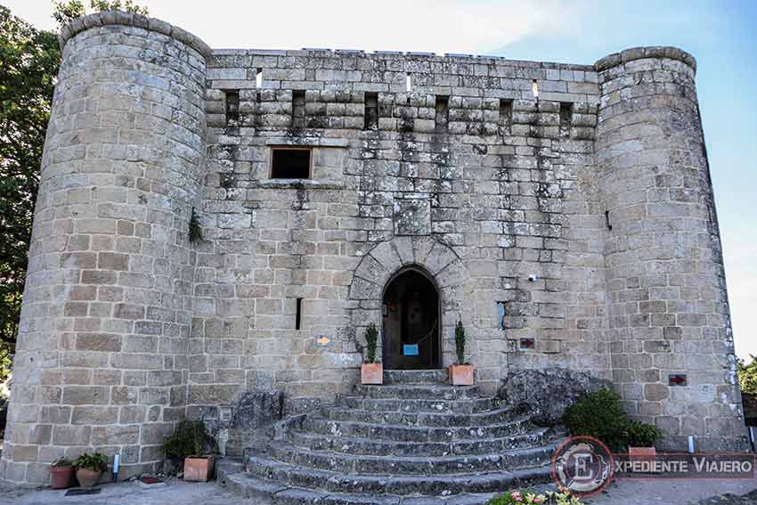 Historia del Castillo de Villasobroso: Entrada