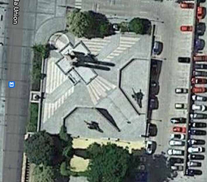 Águila de Franco en el Alcázar de Toledo visto desde el aire en Google Maps