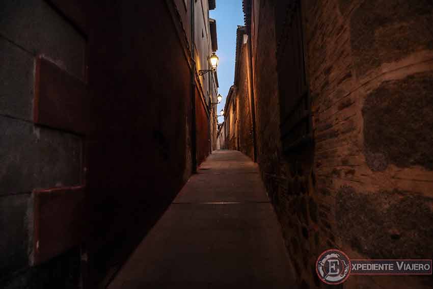 Calles del casco histórico de Toledo nocturno
