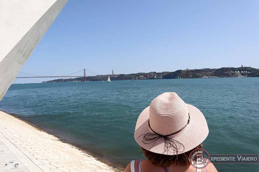 Compra de caprichos (sombrero) en el presupuesto de un road trip por Portugal