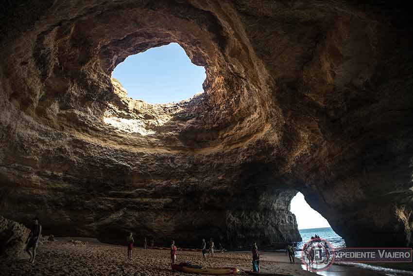 Cómo visitar la Cueva de Benagil en kayak
