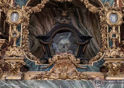 Cráneo en el Santuario del Monasterio de Santa Cruz en Coimbra