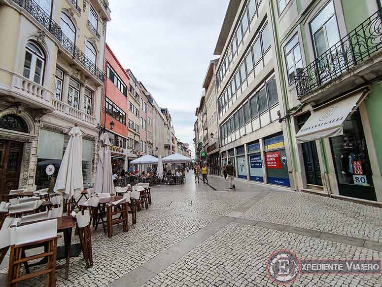 Recorrer la Rua Ferreira Borges en el casco histórico de Coimbra en un día