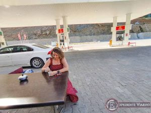 ¿Es seguro alquilar un coche en Turquía? invitación a café en la gasolinera