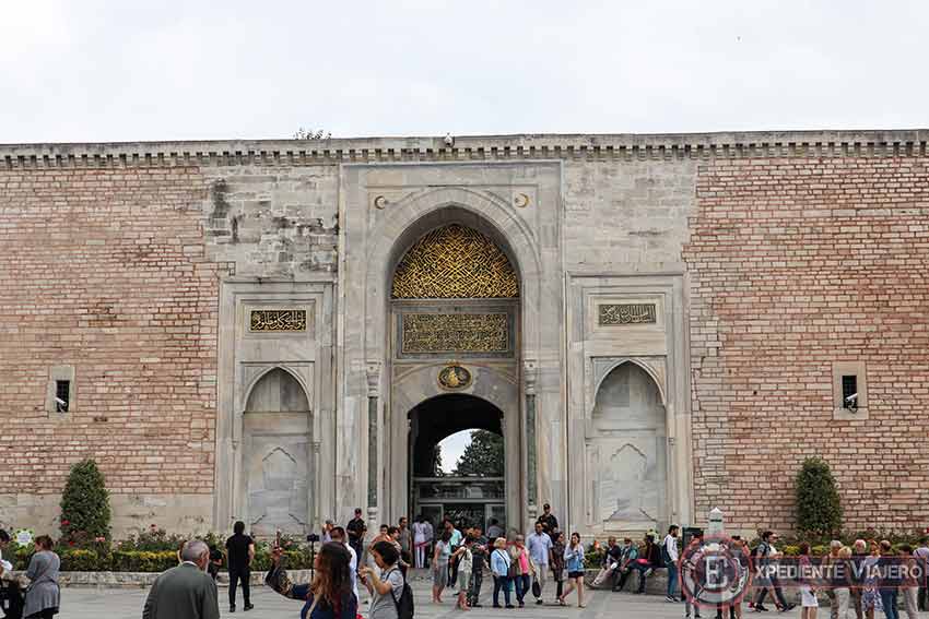 Puerta Imperial del Palacio de Topkapi en Estambul