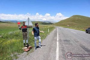 Soldado de mentira en una carretera de Turquía