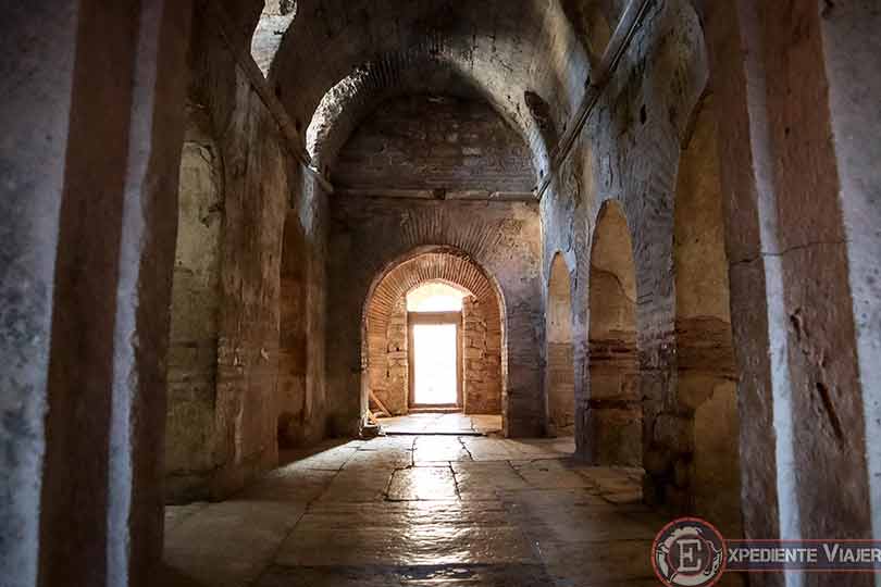 Interior de la Iglesia de San Nicolás de Myra en Turquía