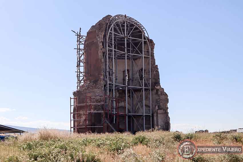 Iglesia del Redentor en ruinas en la ciudad de Ani, junto a Kars (Turquía)