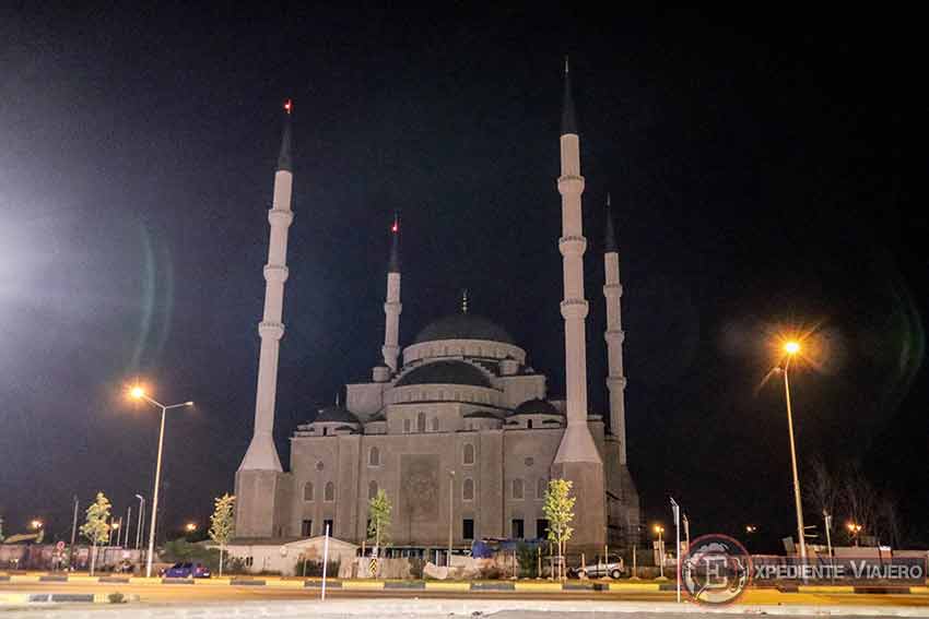 Mezquita Trabzon Şehir Camii junto al Monasterio de Sumela