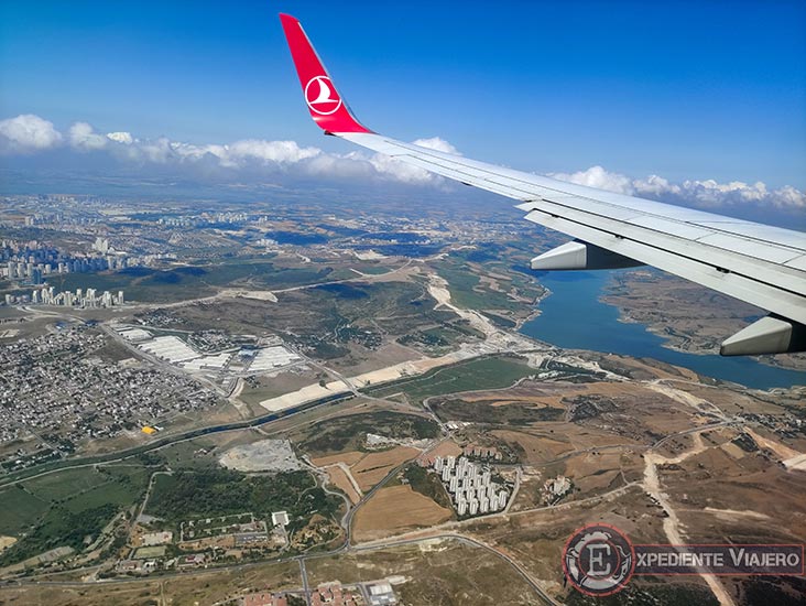 Avión al organizar tu viaje a Turquía por libre