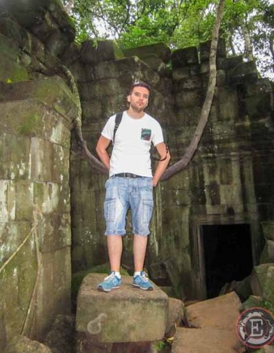 Foto explorando el templo de Beng Mealea en Angkor