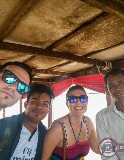 Qué ver en Siem Reap: lcon Bunrat y el conductor de la barca en el poblado flotante de Tonlé Sap