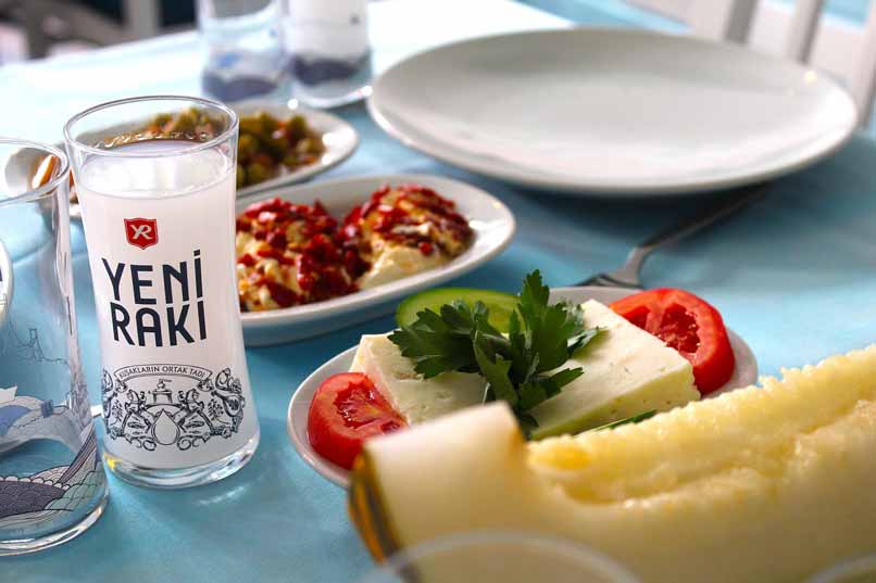 Raki. La bebida alcohólica más típica de Turquía