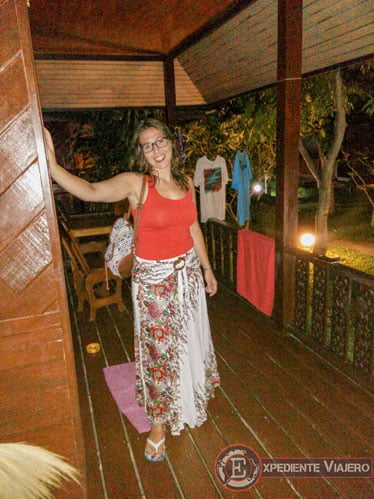 Dónde alojarse y cómo llegar a Koh Phangan: el porche de nuestro bungalow