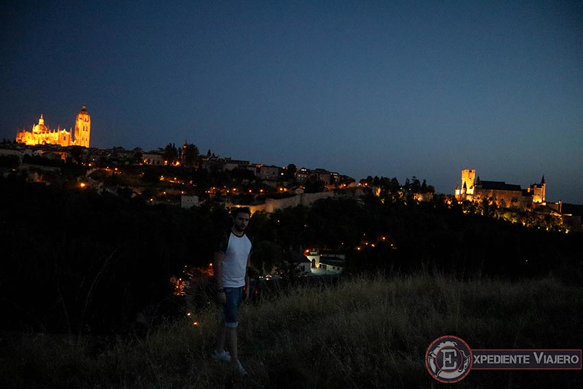 Qué ver en Segovia en dos días: mirador panorámico de noche