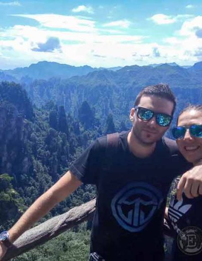 Las montañas de Avatar en China y foto en un mirador de Tianzi Mountain