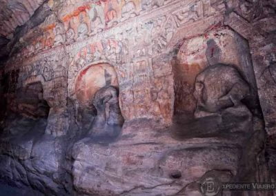 Budas excavados en la pared delas cuevas 1 y 2 de las Grutas de Yungang de Datong