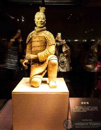 Visitar los Guerreros de Terracota: arquero arrodillado