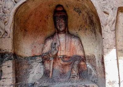 Buda en una de las Cuevas 21 - 45 de las Grutas de Yungang en Datong