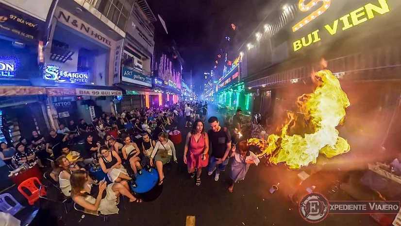 Ver fuego en Bui Vien, una de las cosas que hacer en Ho Chi Minh