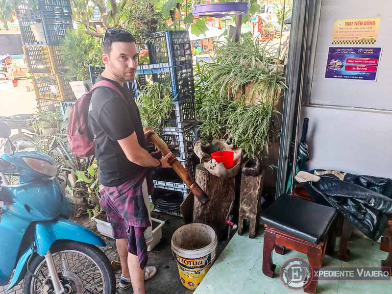 Pipa para fumar en el Ha Giang Loop