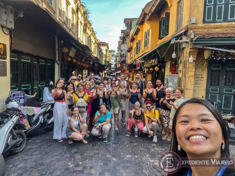 Qué ver en Hanoi en 2 días: foto un grupo durante un free tour