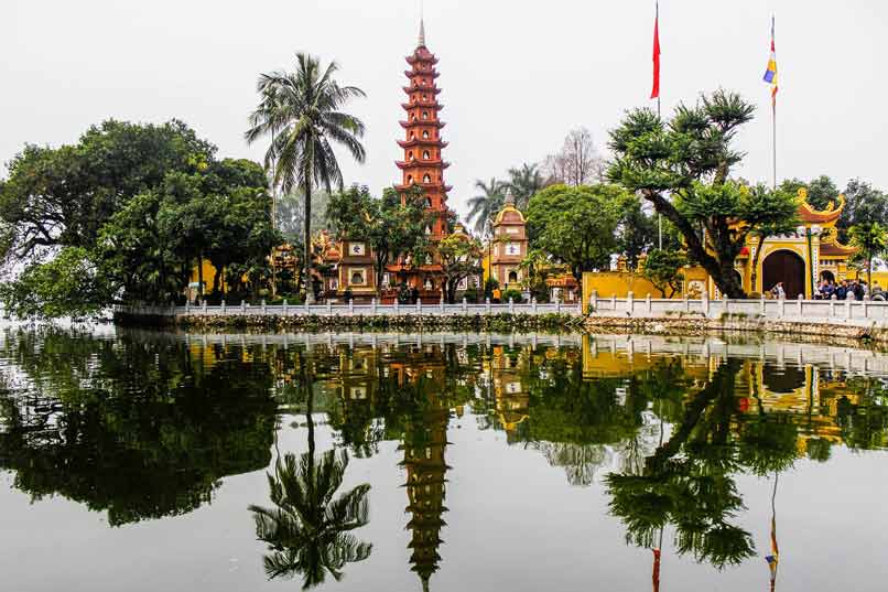 Pagoda de Tran Quoc y el lago, algo que ver en Hanoi en 2 días