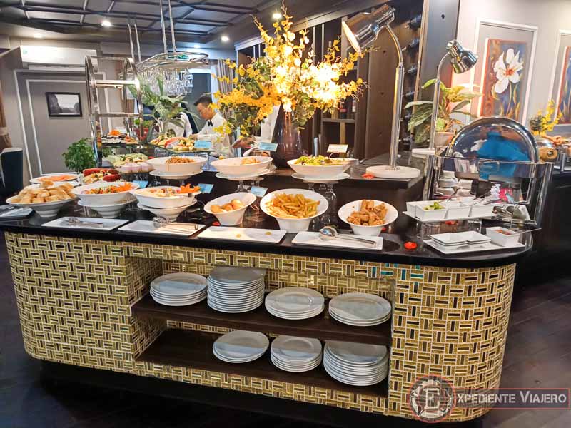 Buffet en el restaurante del crucero en Halong Bay