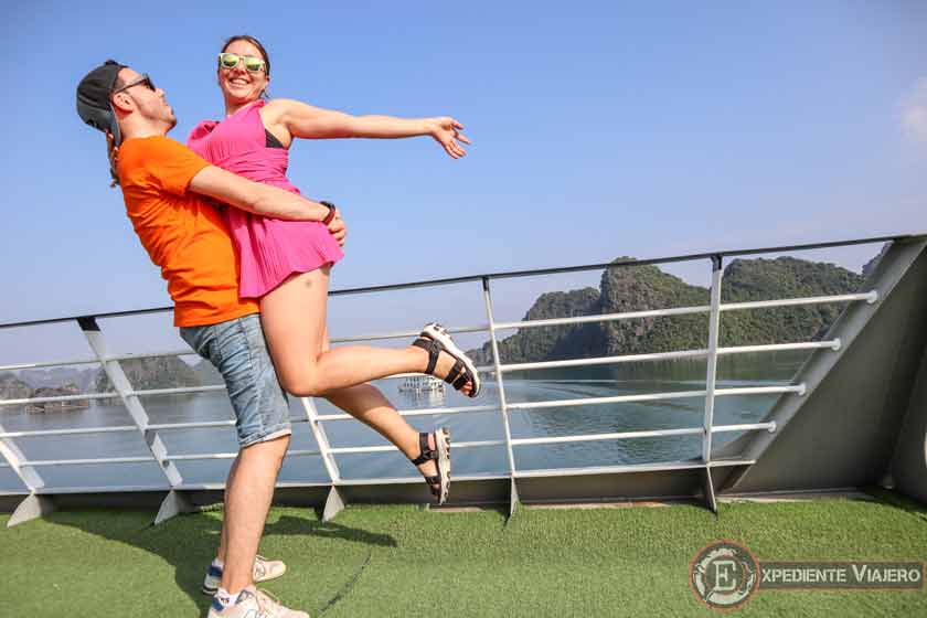 En la cubierta de nuestro crucero en Halong Bay