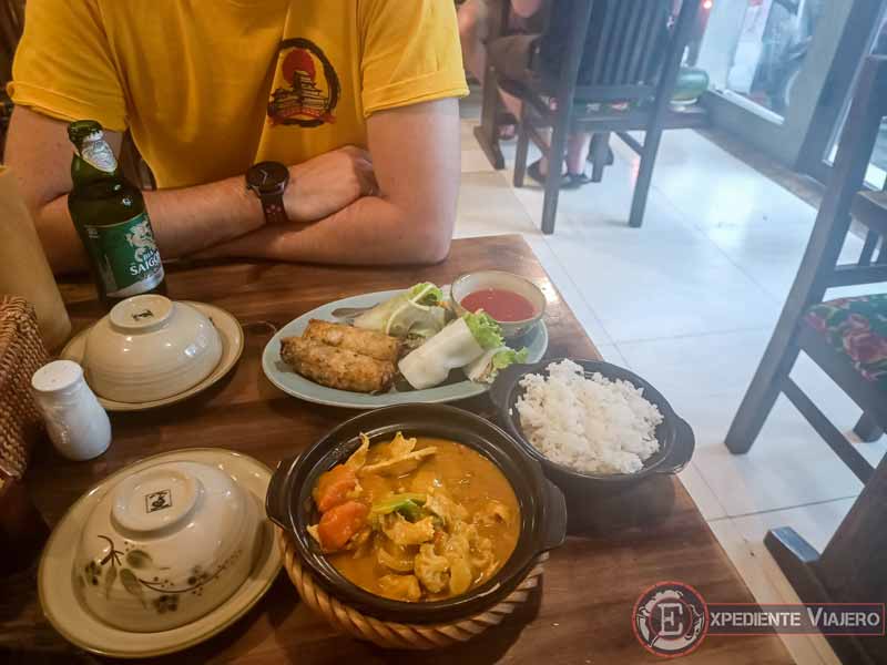 Qué ver en Hanoi en 2 días: comida de un restaurante