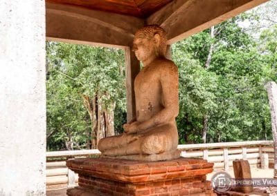 Foto del Samadhi Buddha, algo que ver en Anuradhapura