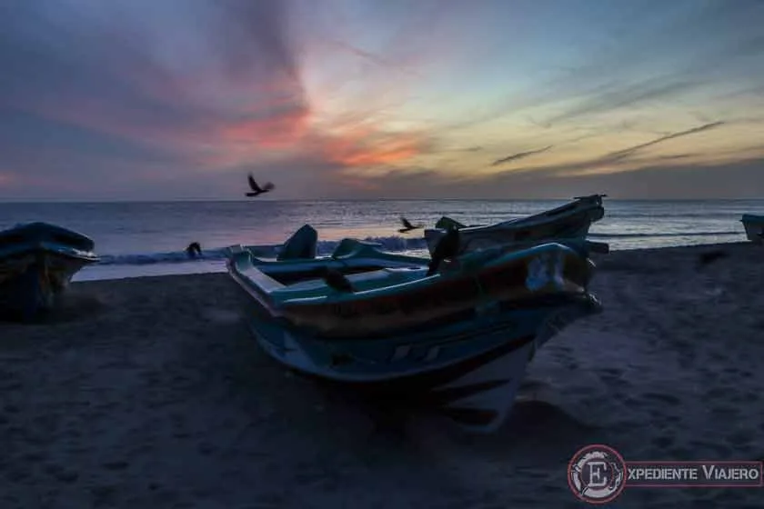 Barca de pescadores de Trincomalee en Sri Lanka