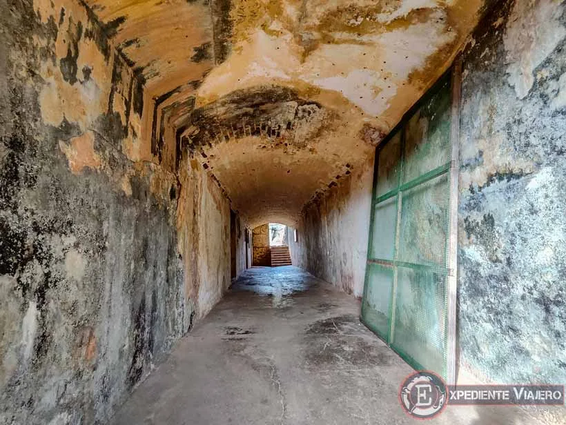 Interior del fuerte de Trincomalee en Sri Lanka