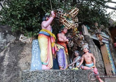Estatuas en el exterior del Templo Koneswaram de Trincomalee en Sri Lanka