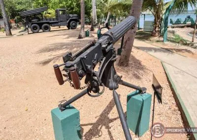 Metralleta en el museo del ejército de Trincomalee en Sri Lanka