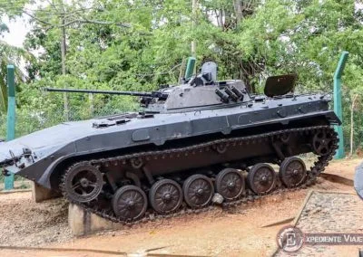 Tanque en el museo del ejército de Trincomalee en Sri Lanka