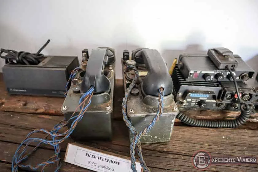 Teléfonos antiguos en el museo del ejército de Trincomalee en Sri Lanka