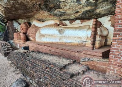 Buda en la montaña de Pidurangala