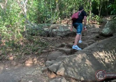 Escalones para subir a Pidurangala