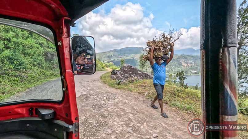 Camino para llegar a Gartmore Falls desde Maskeliya