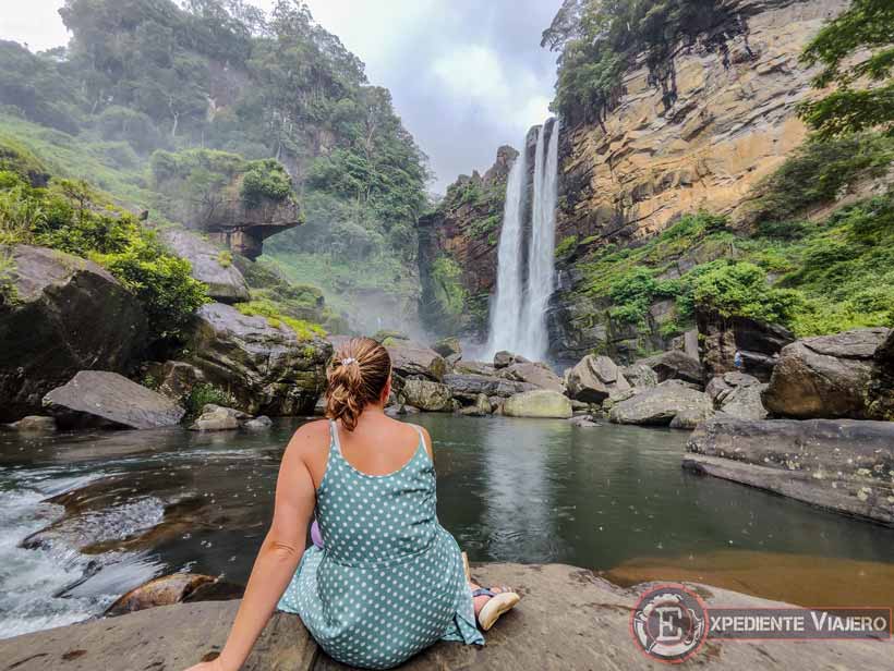 Sri Lanka: paisajes con la catarata de Laxapana y la piscina de agua