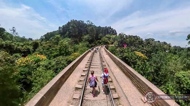 Andando sobre un puente, algo que ver en Ella (Sri Lanka)