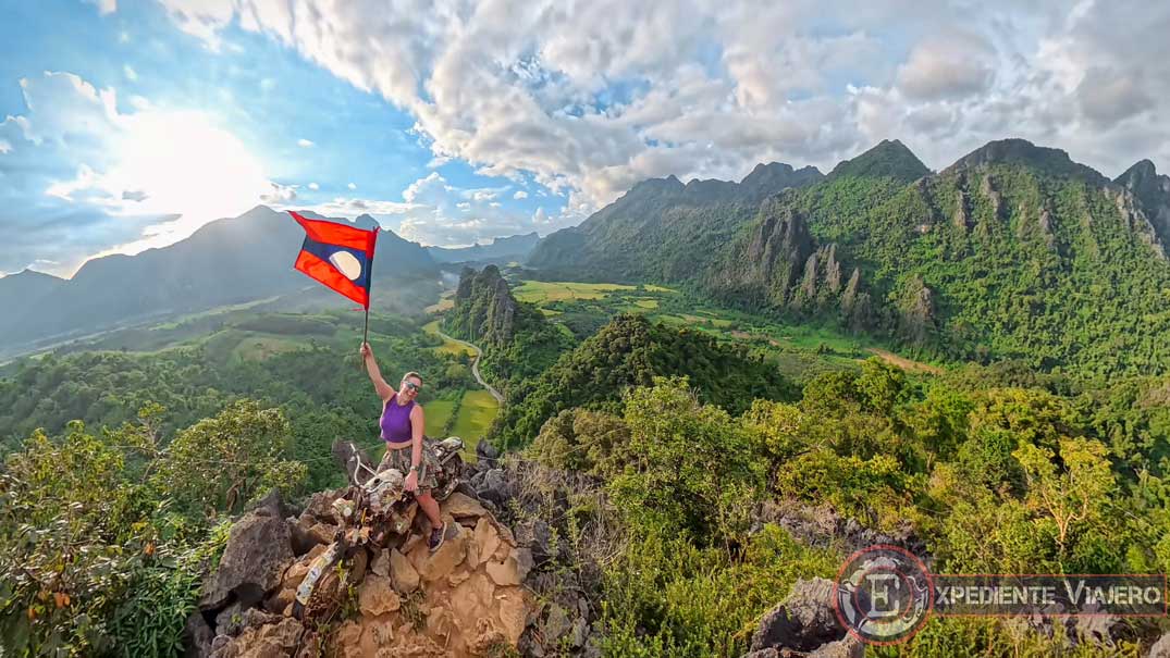 Qué hacer en Vang Vieng en 2 días: 12 planes entre Blue Lagoons, cuevas y miradores!