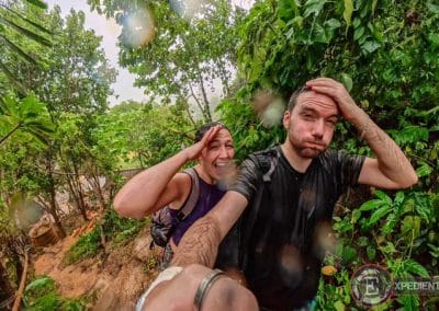 Empapados al bajar de Nam Xay, algo que hacer en Vang Vieng