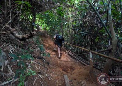 Qué hacer en Vang Vieng: subida empinada a Nam Xay